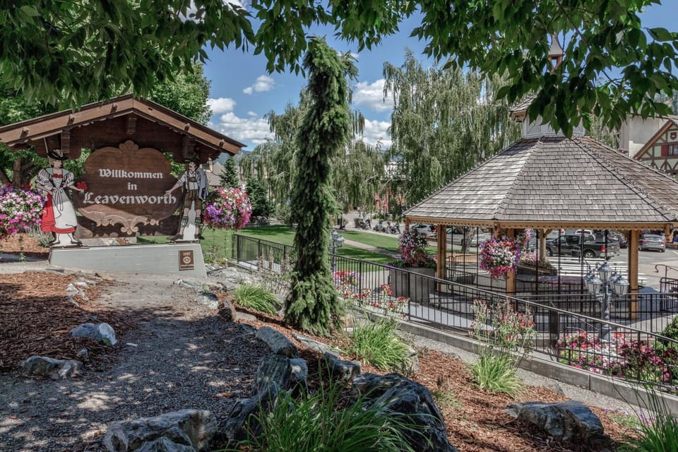 Icicle Village Resort 402: Juniper Studio House in Leavenworth