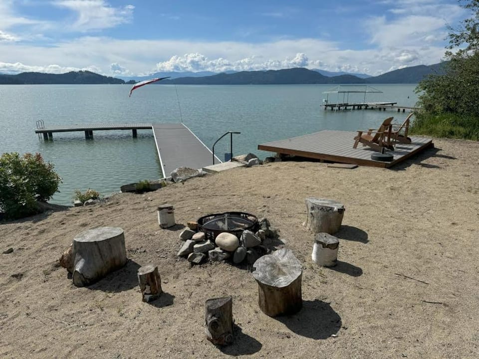 Lakefront Luxury House in Lake Pend Oreille