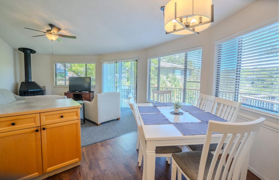Lakefront Bungalow with Community PoolHot Tub #4 House in Point Venture