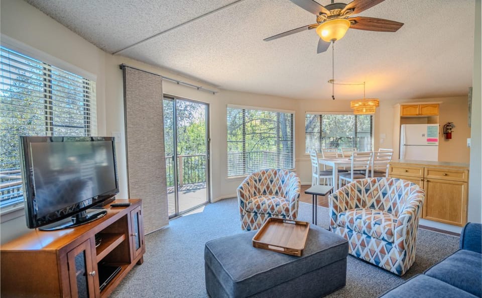 Lakefront Bungalow - Community PoolHot Tub #6 House in Point Venture