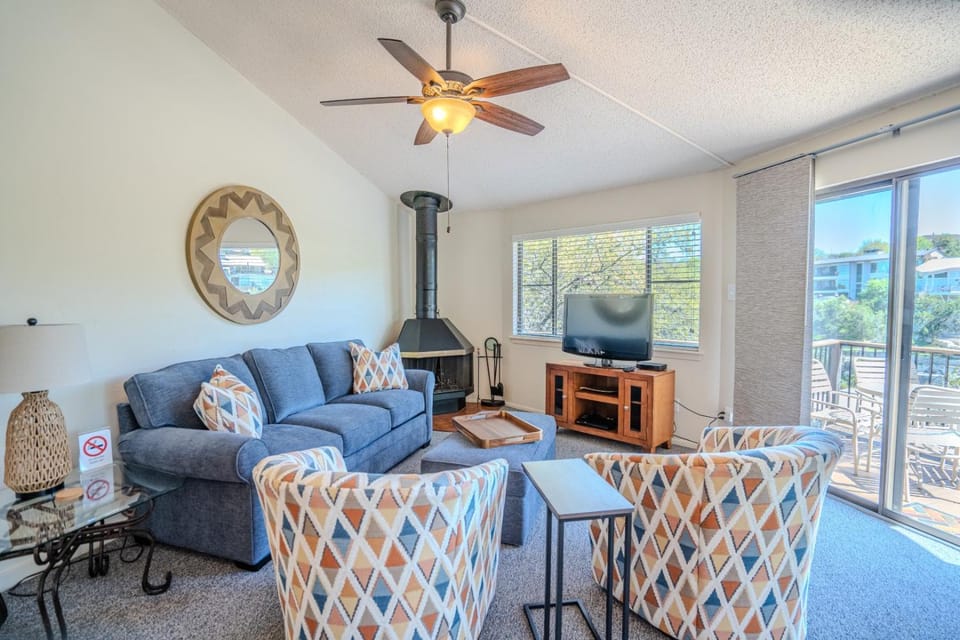 Lakefront Bungalow - Community PoolHot Tub #6 House in Point Venture