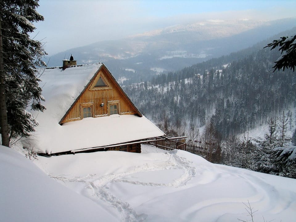 Property building, Day, Natural landscape, Winter, Hiking, Mountain view