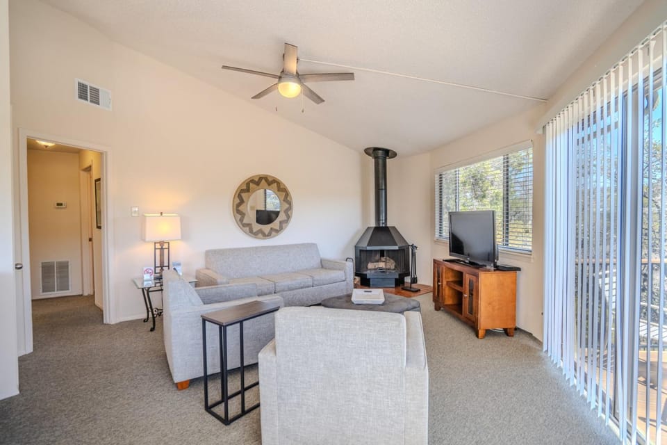 Lakefront Bungalow with Community PoolHot Tub #8 House in Point Venture