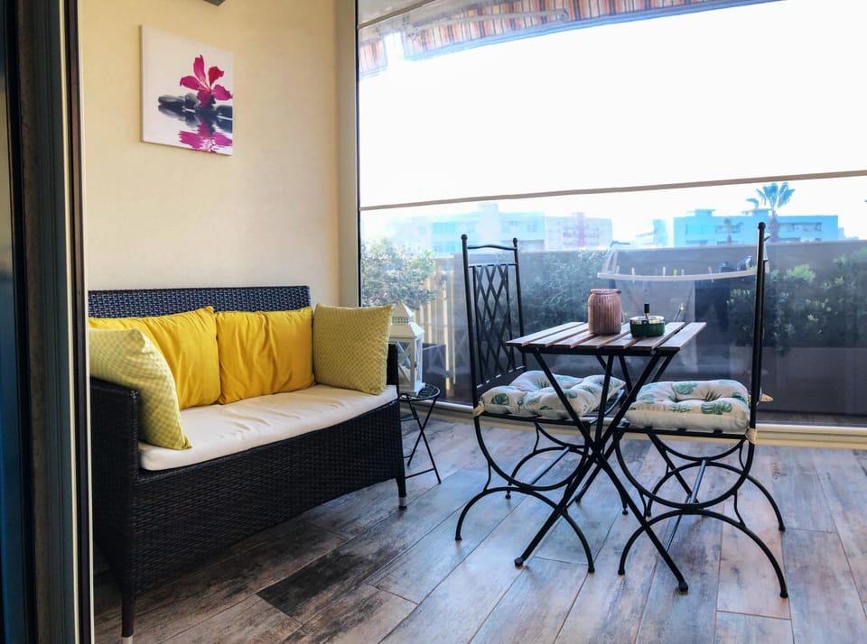 View (from property/room), Balcony/Terrace, Decorative detail
