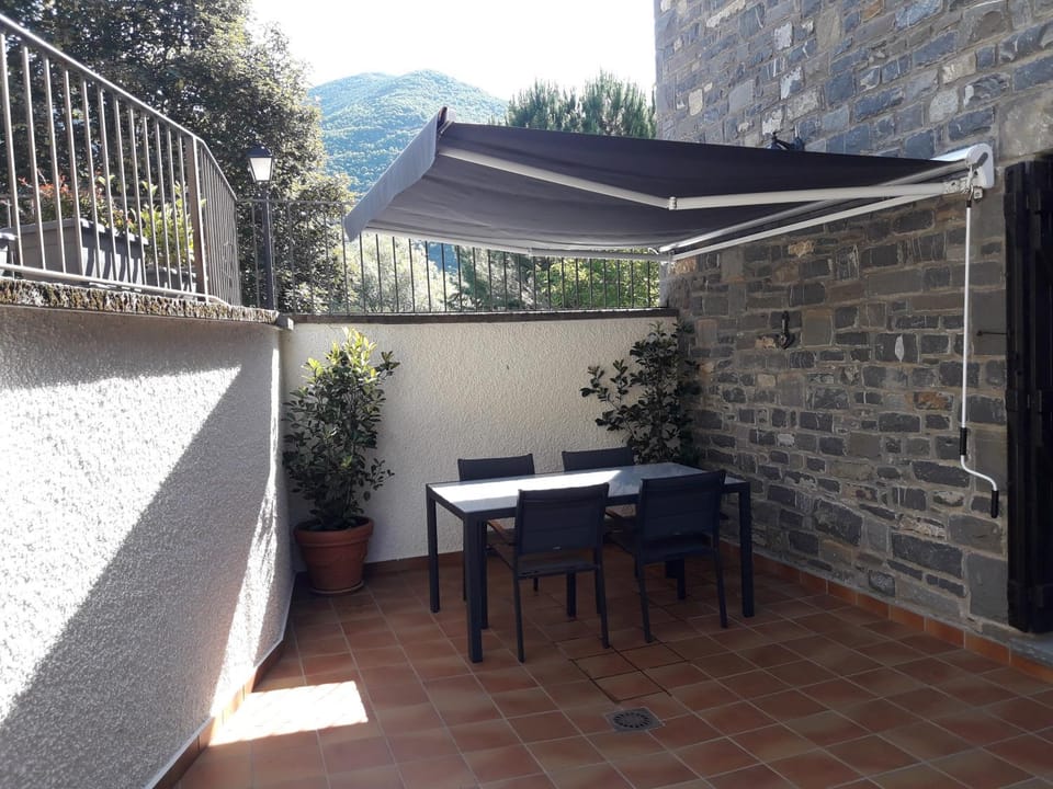 Off site, Balcony/Terrace, Dining area, locker