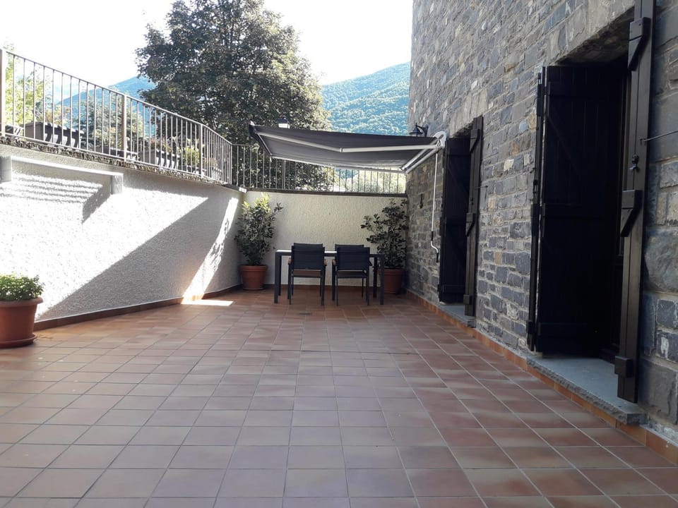 Off site, Balcony/Terrace, Dining area, Mountain view, hair dresser
