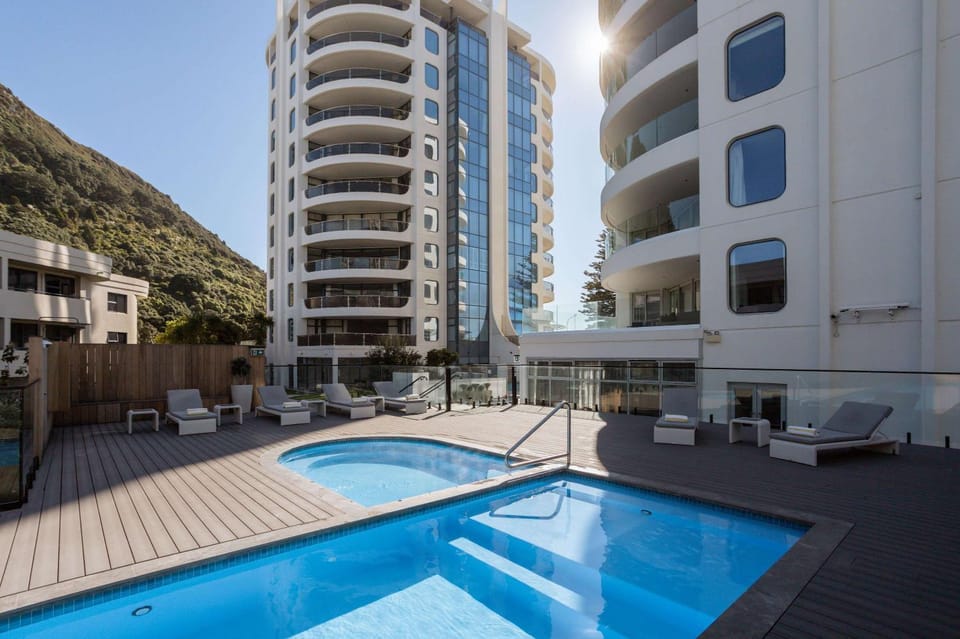 Breakwater - Views, Pool, Sauna and Gym Apartment in Bay Of Plenty
