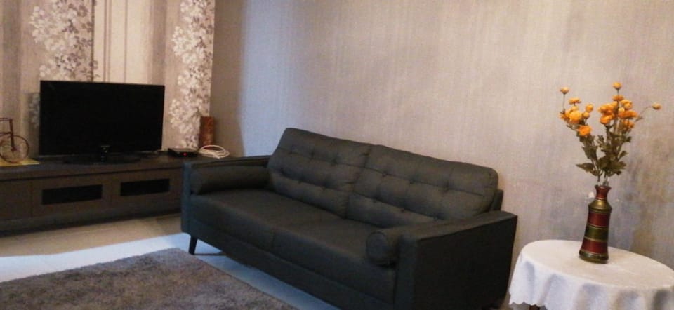 Living room, Street view, Quiet street view