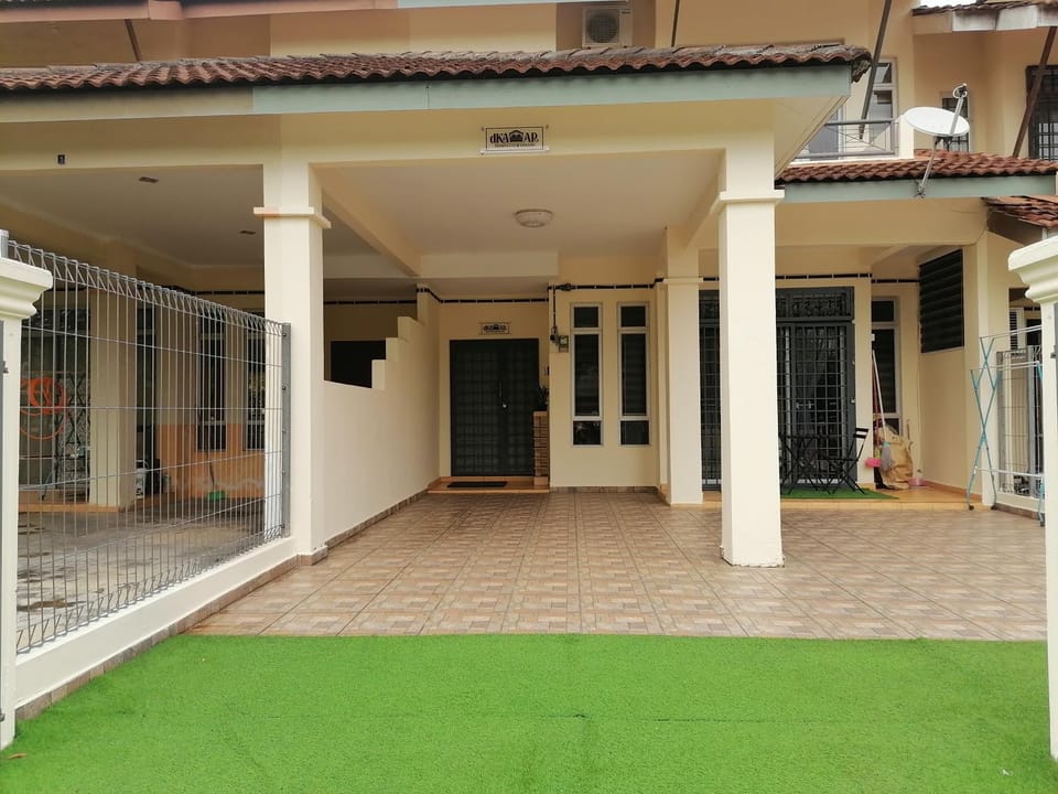 Property building, Patio, Day, Street view, Quiet street view, Parking