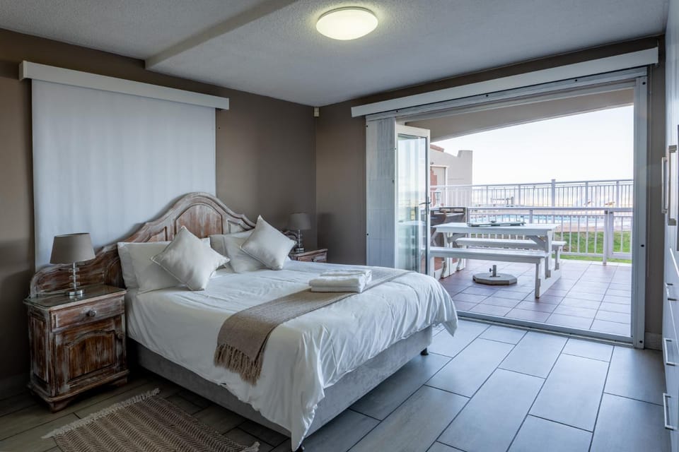 Bed, View (from property/room), Photo of the whole room, Bedroom, towels