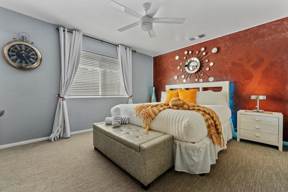 Bed, Photo of the whole room, Bedroom, fireplace, air conditioner
