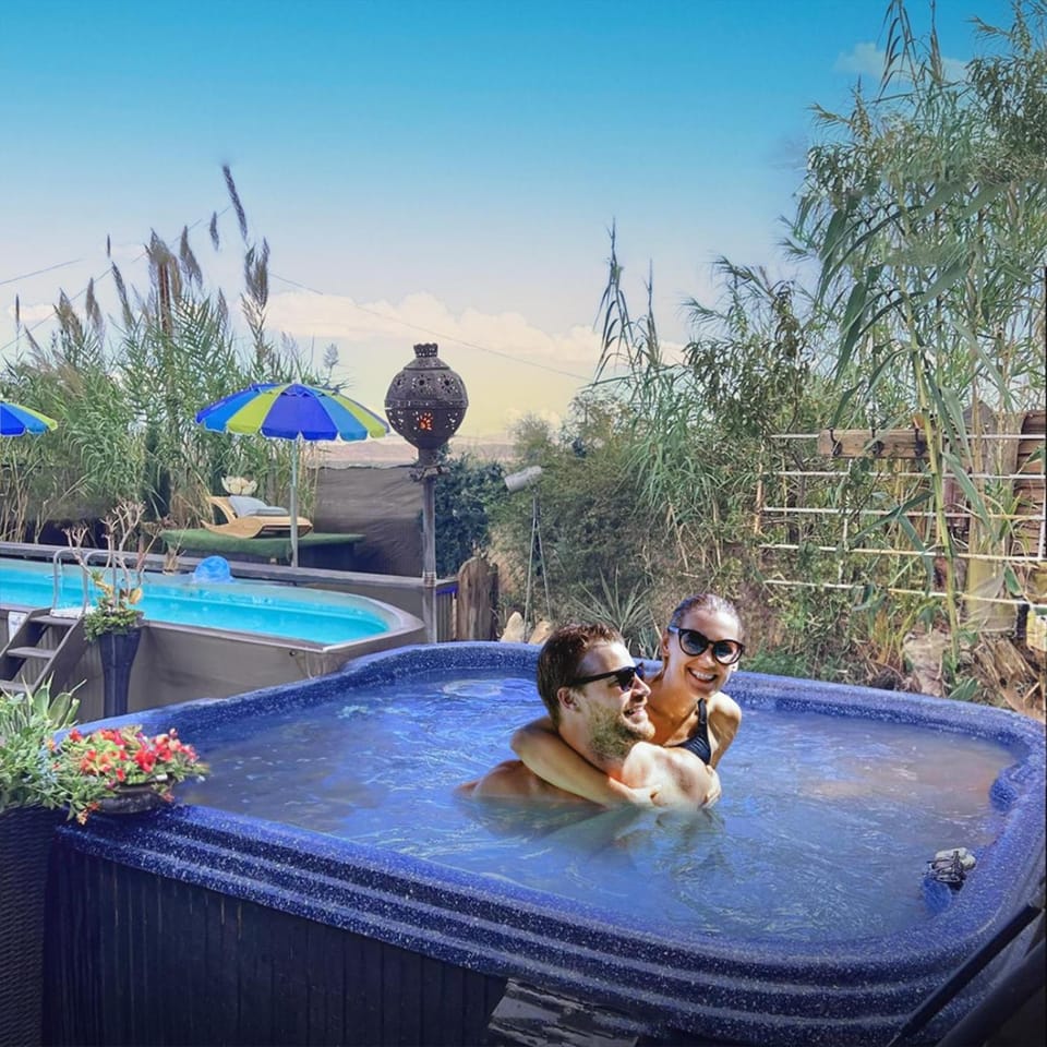 Day, Natural landscape, Hot Tub, Pool view, Swimming pool, sunbed