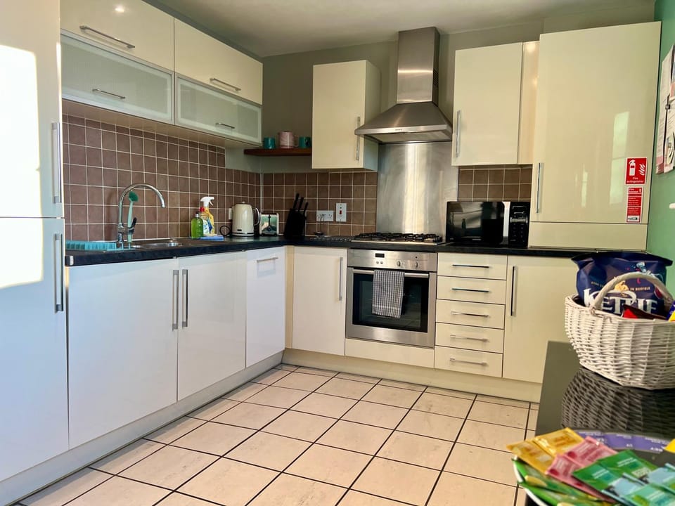 dishwasher, microwave, oven, stove, toaster, washing machine, dryer, kitchen