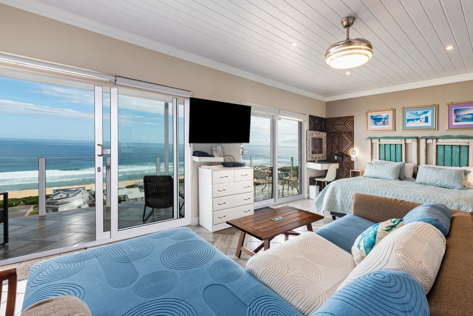 TV and multimedia, Photo of the whole room, Seating area, Sea view