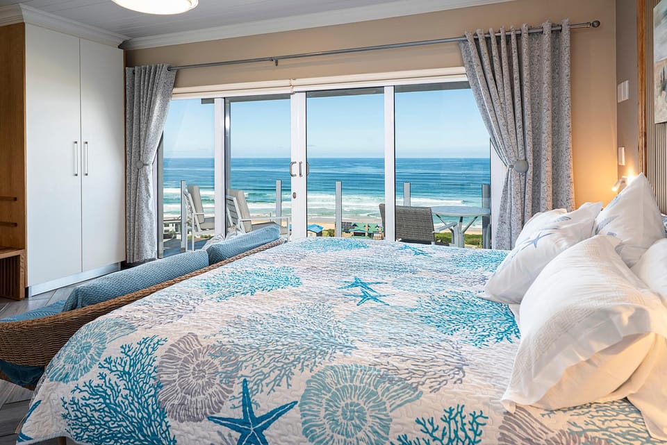 Bed, Photo of the whole room, Sea view, wardrobe