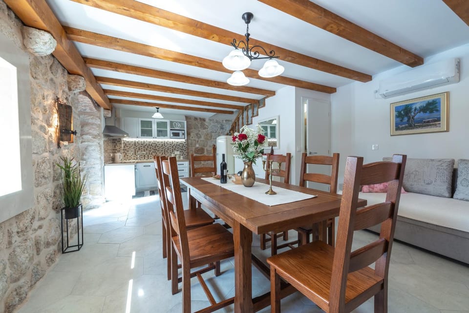 Holiday Home Marina - private swimming pool House in Dubrovnik-Neretva County