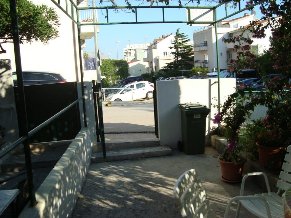 Patio, Street view