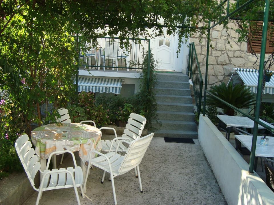 Patio, Facade/entrance, Balcony/Terrace