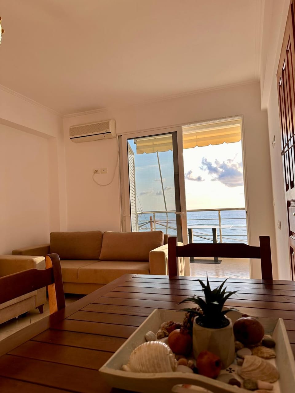 Living room, Dining area, Sea view, air conditioner