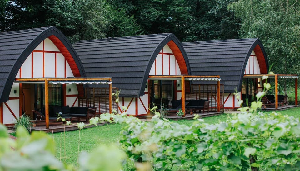 Property building, Day, Natural landscape, Summer, Garden, Garden, Garden view