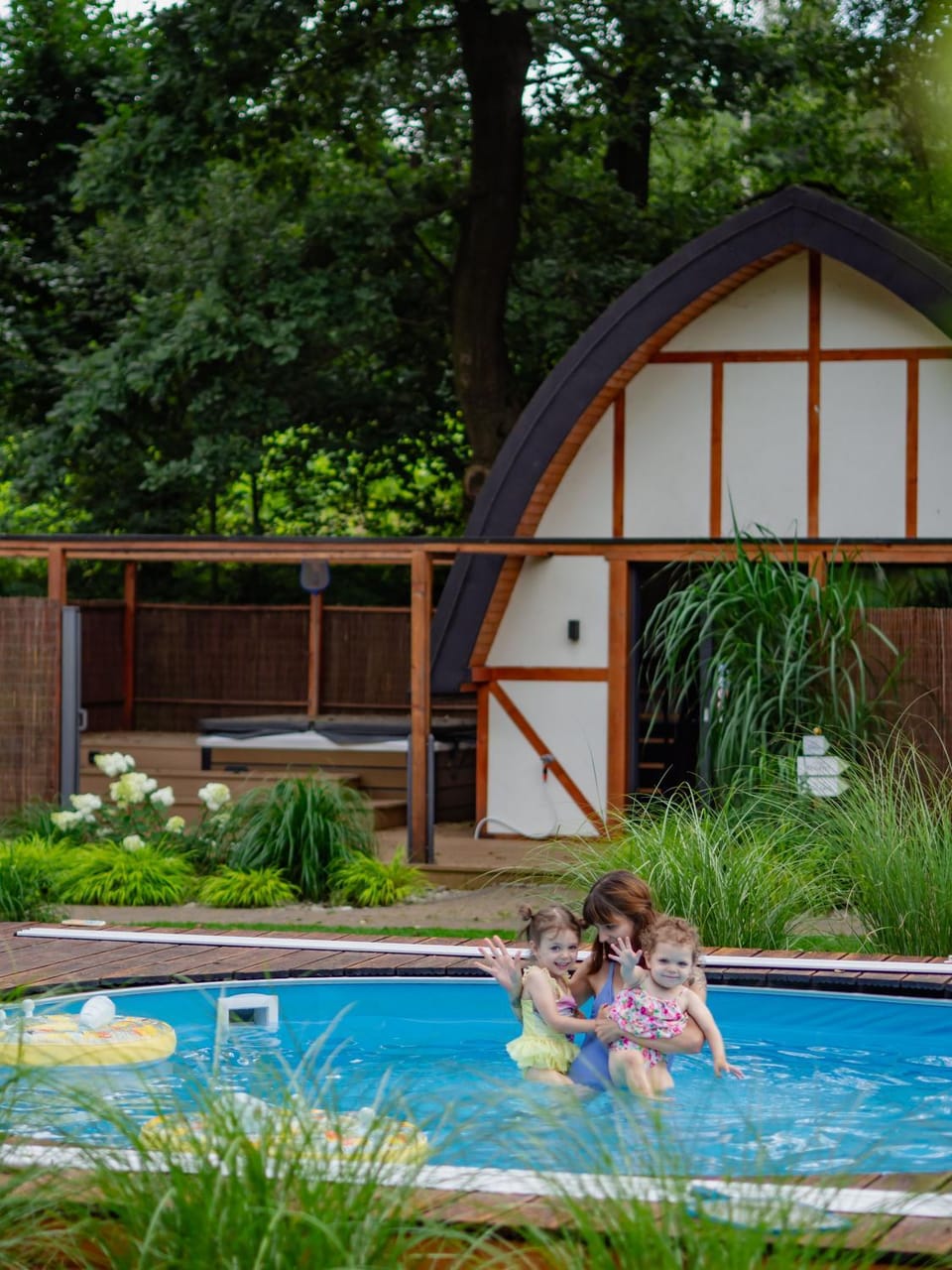 Swimming pool, children, young children