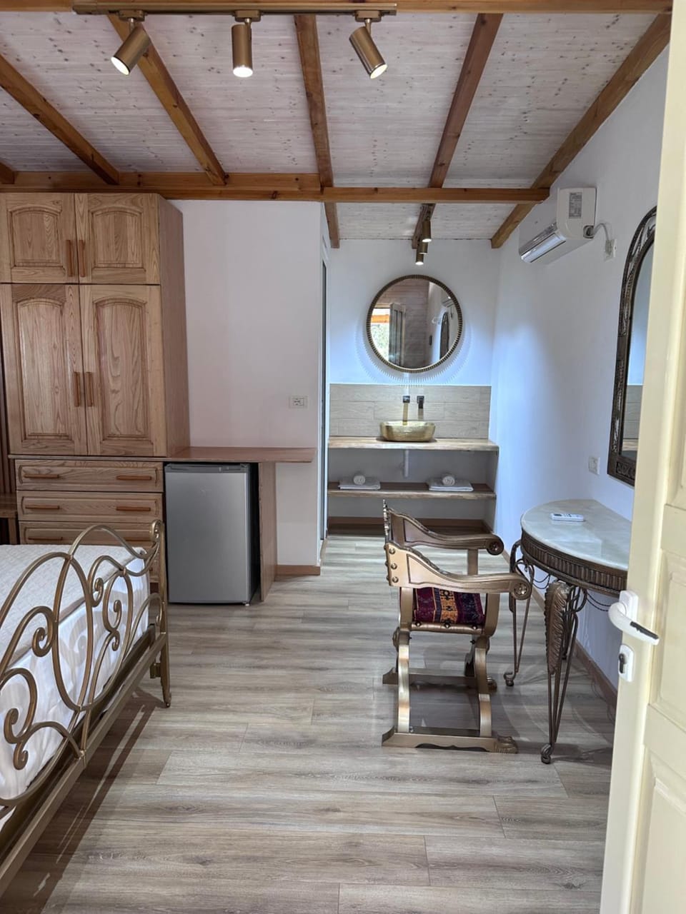 Photo of the whole room