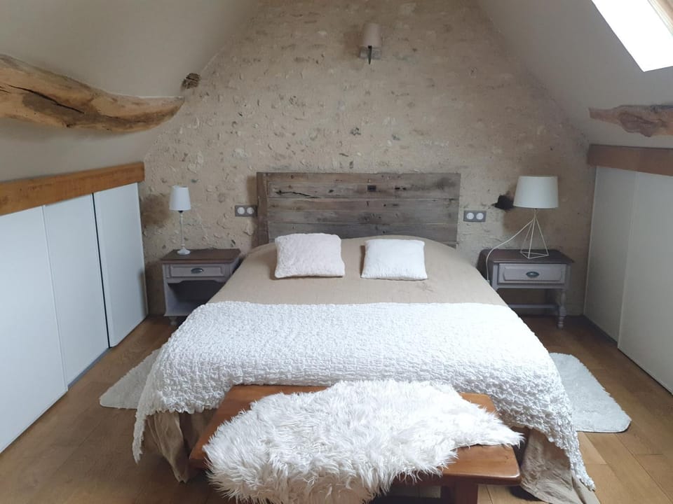 Bed, Photo of the whole room, Bedroom
