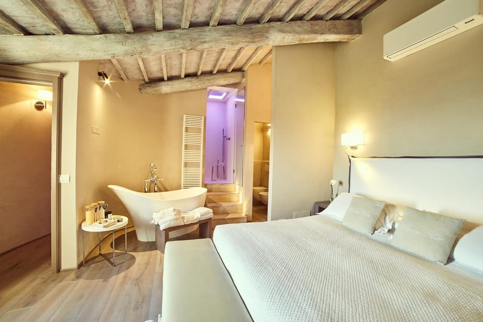 Shower, Bed, Bathroom, Photo of the whole room, Bedroom, Bath