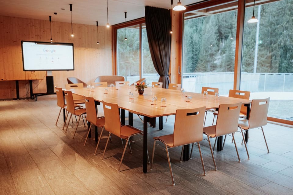 Coffee/tea facilities, Meeting/conference room