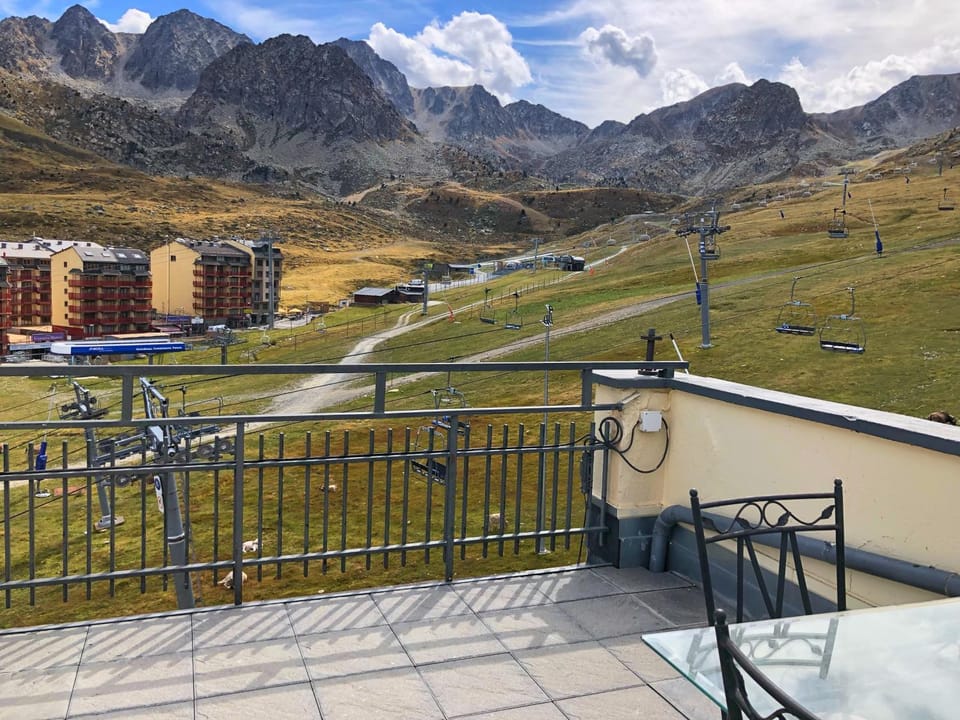 Balcony/Terrace, Mountain view