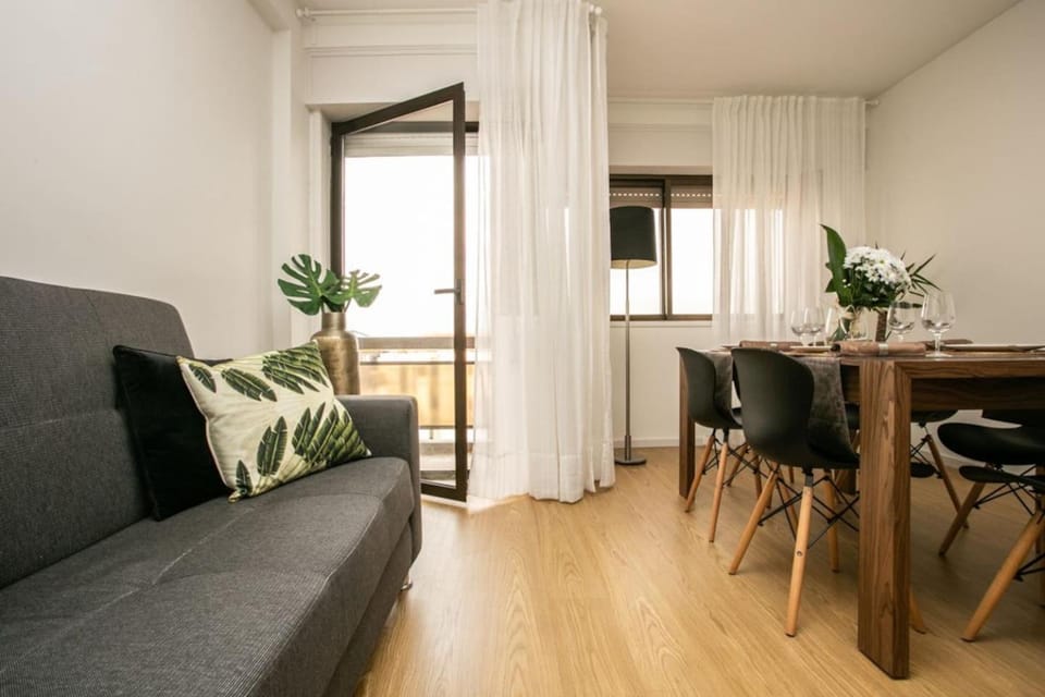 APOSENTUS - Elegant Functionality Porto Downtown Apartment in Porto