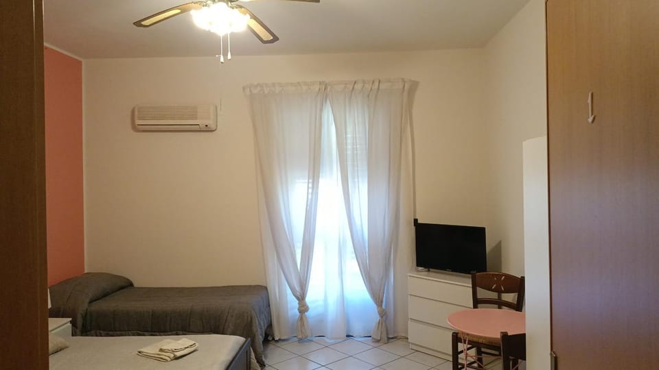 Bedroom, air conditioner
