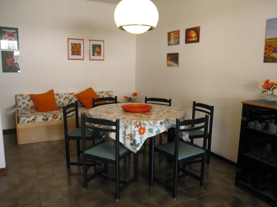 Bed, Living room, Dining area