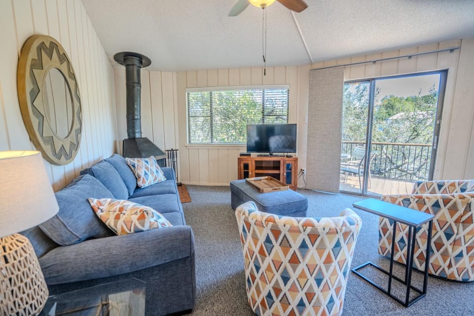Lakefront Bungalow with Community PoolHot Tub #9 House in Point Venture