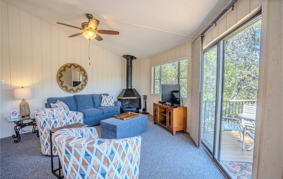 Lakefront Bungalow with Community PoolHot Tub #9 House in Point Venture