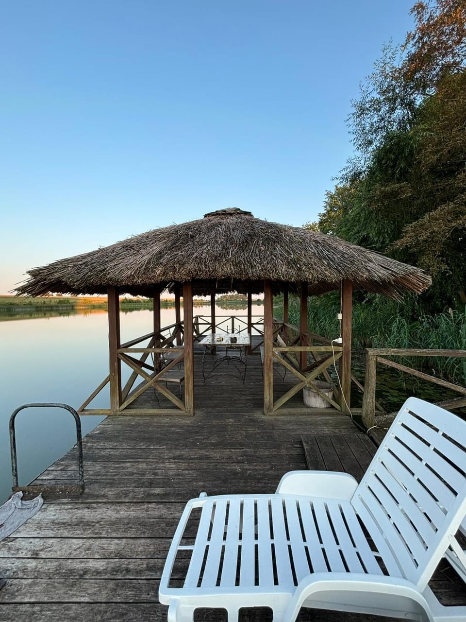 Natural landscape, Fishing, Balcony/Terrace, River view, sunbed