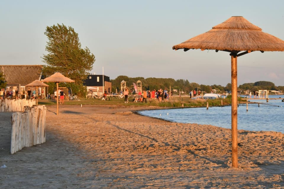 Villa Maroma Mistral Veerse Meer gratis 4 E-bikes gratis laden EV trampoline House in Kamperland