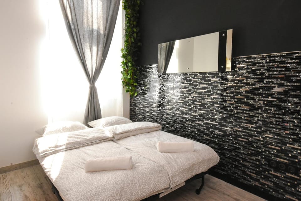 Bed, Living room