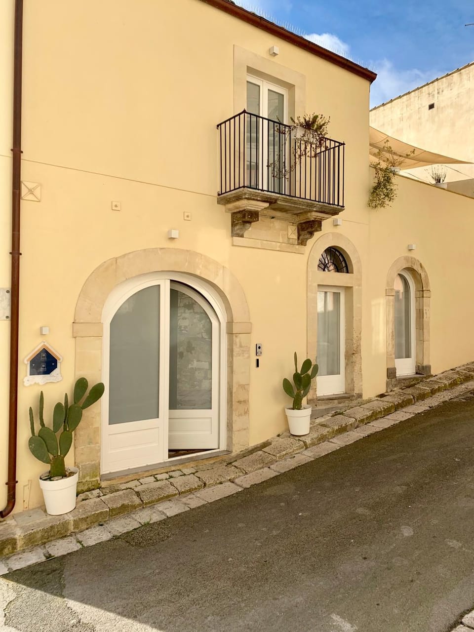Facade/entrance