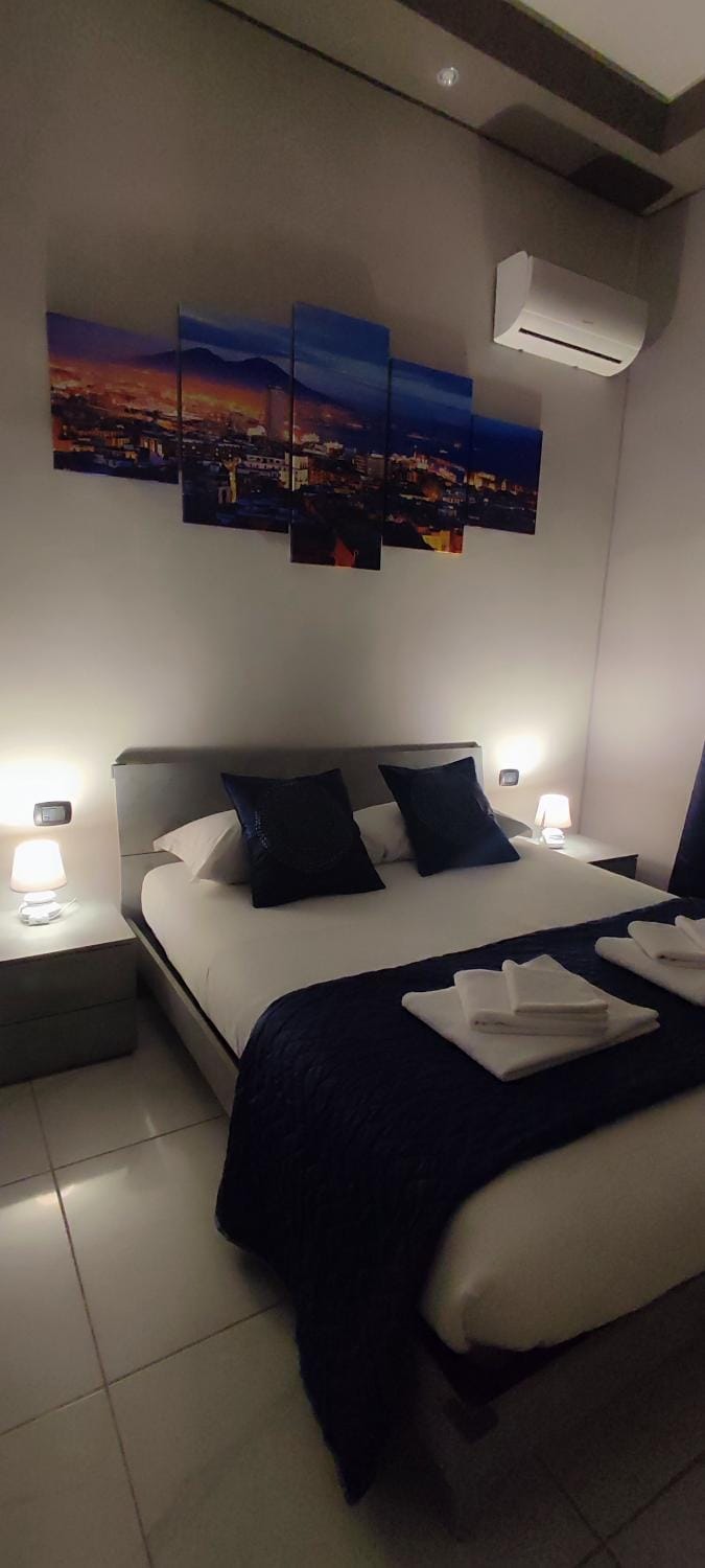 Bed, Photo of the whole room, Bedroom, air conditioner