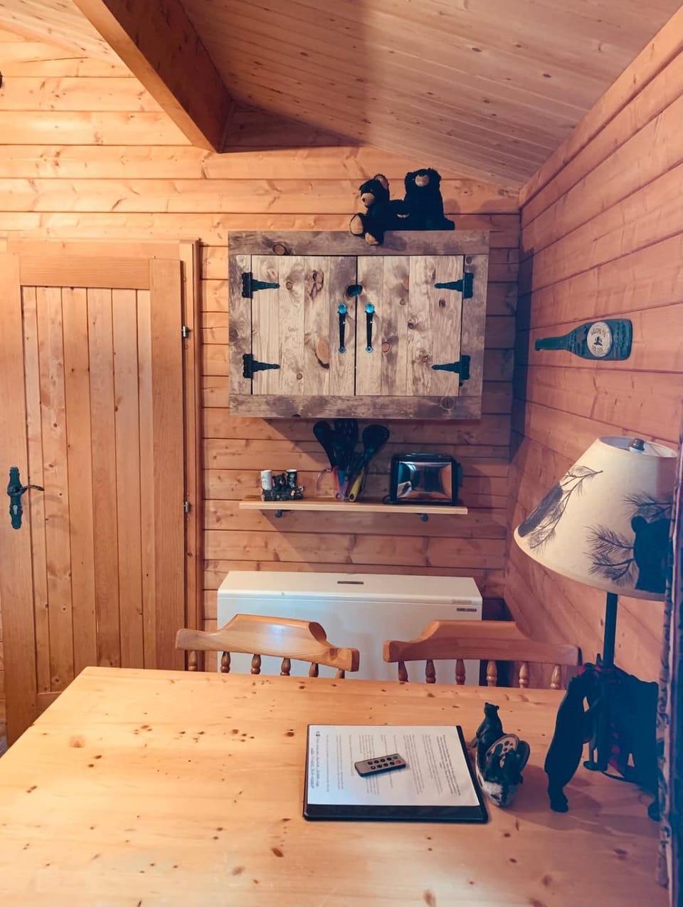 Honeybear Hideaway Cabin Cabin in Hayward