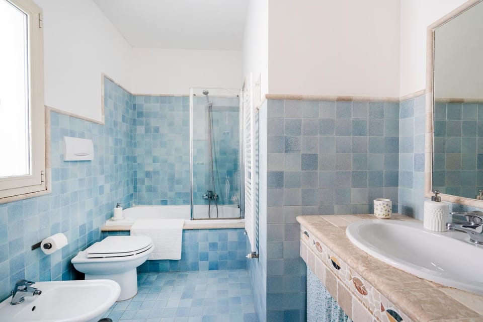 Toilet, Bathroom, Bath, bidet, towels
