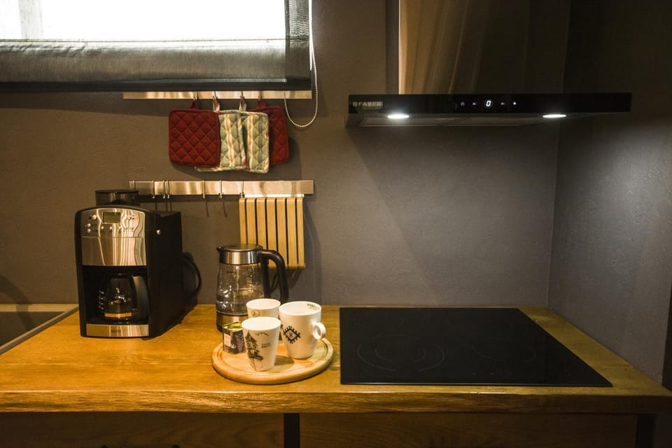 Coffee/tea facilities, Kitchen or kitchenette, Communal kitchen
