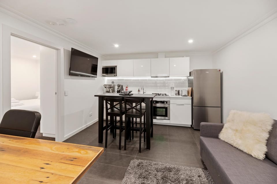 Bed, TV and multimedia, Coffee/tea facilities, Kitchen or kitchenette, Seating area, Dining area