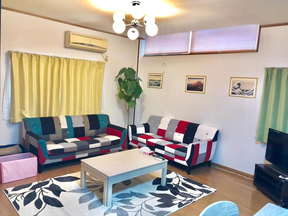 TV and multimedia, Living room, Seating area, air conditioner