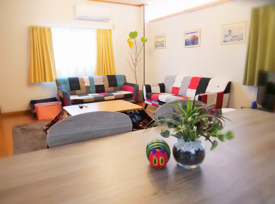 Living room, Seating area, Dining area, air conditioner