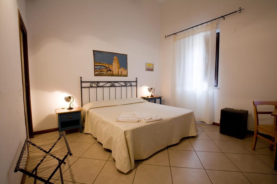 Bedroom, towels