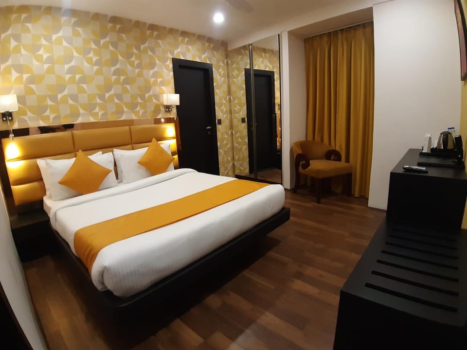 Photo of the whole room, Bedroom