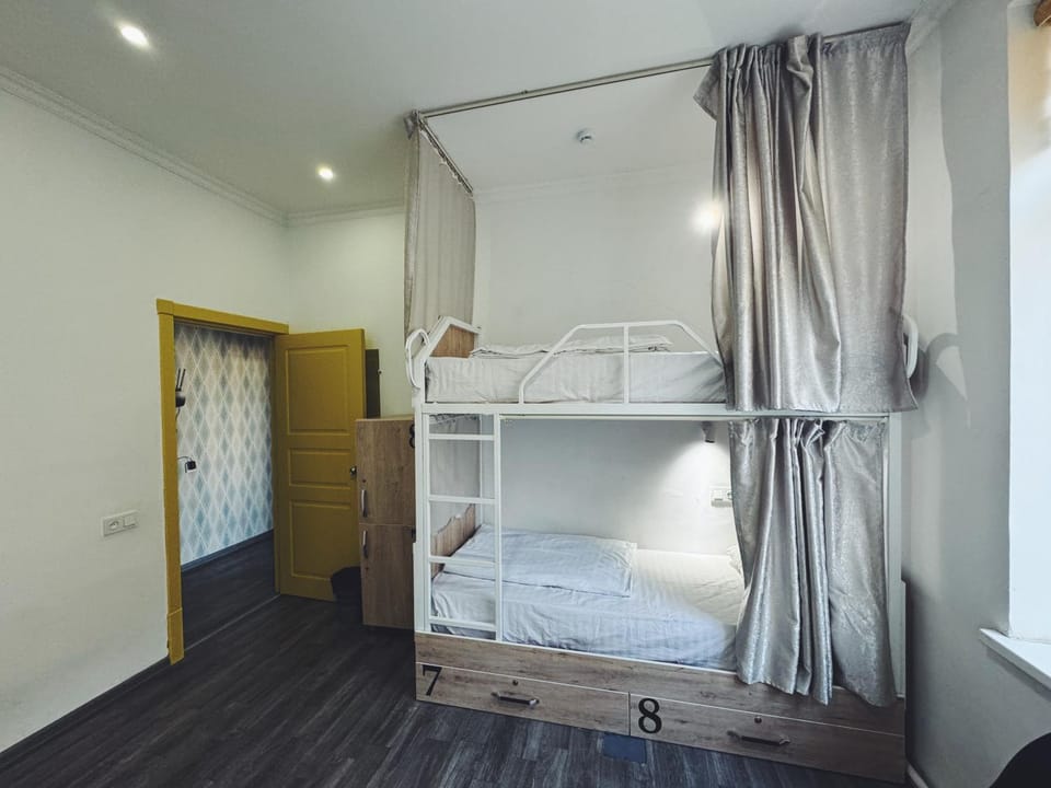 bunk bed