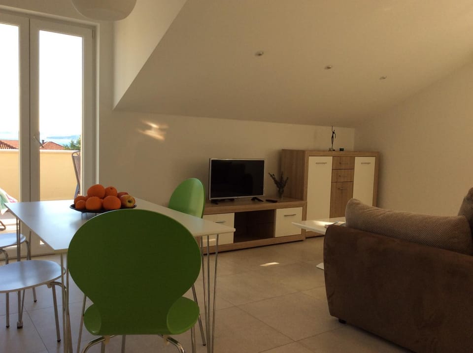 TV and multimedia, Living room, Dining area